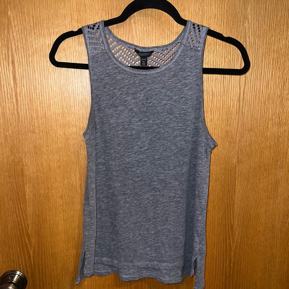 Aeropostale Tank Top Womens XS Gray Crochet Lace Yoke Sleeveless Knit Shirt